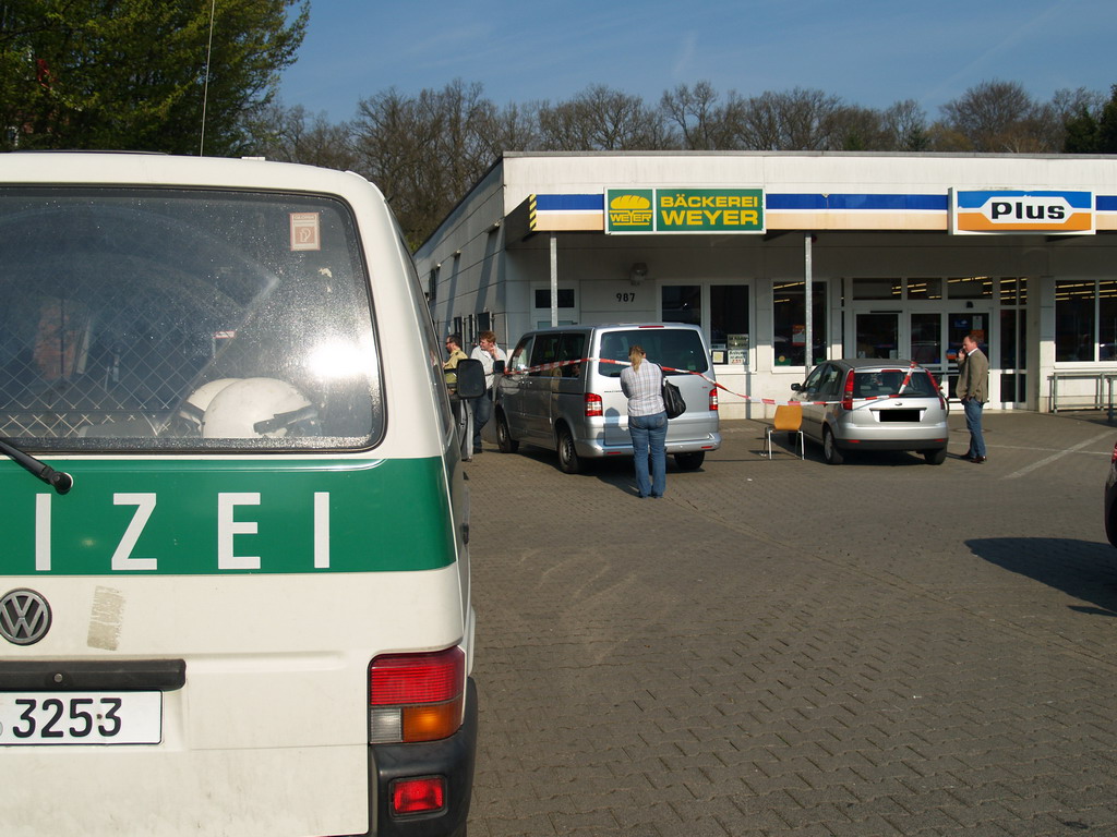 Messerstecherei Koeln Duennwald Berlinerstr P26.JPG